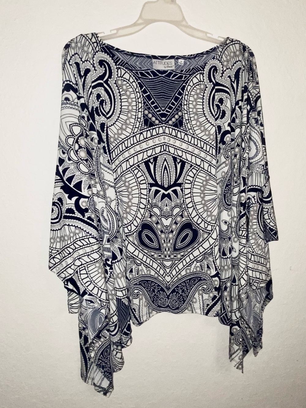 Attitudes by Renee NWT Black & White Boho Printed Poncho with Sleeves M